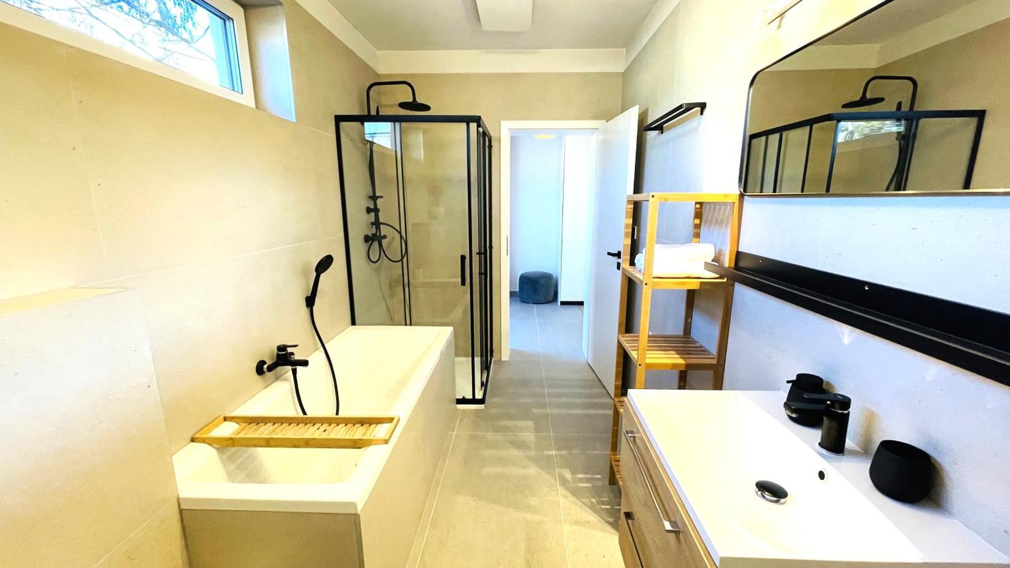 House Flow, 3 Room, Free 2 Parking Bratislava Exteriör bild