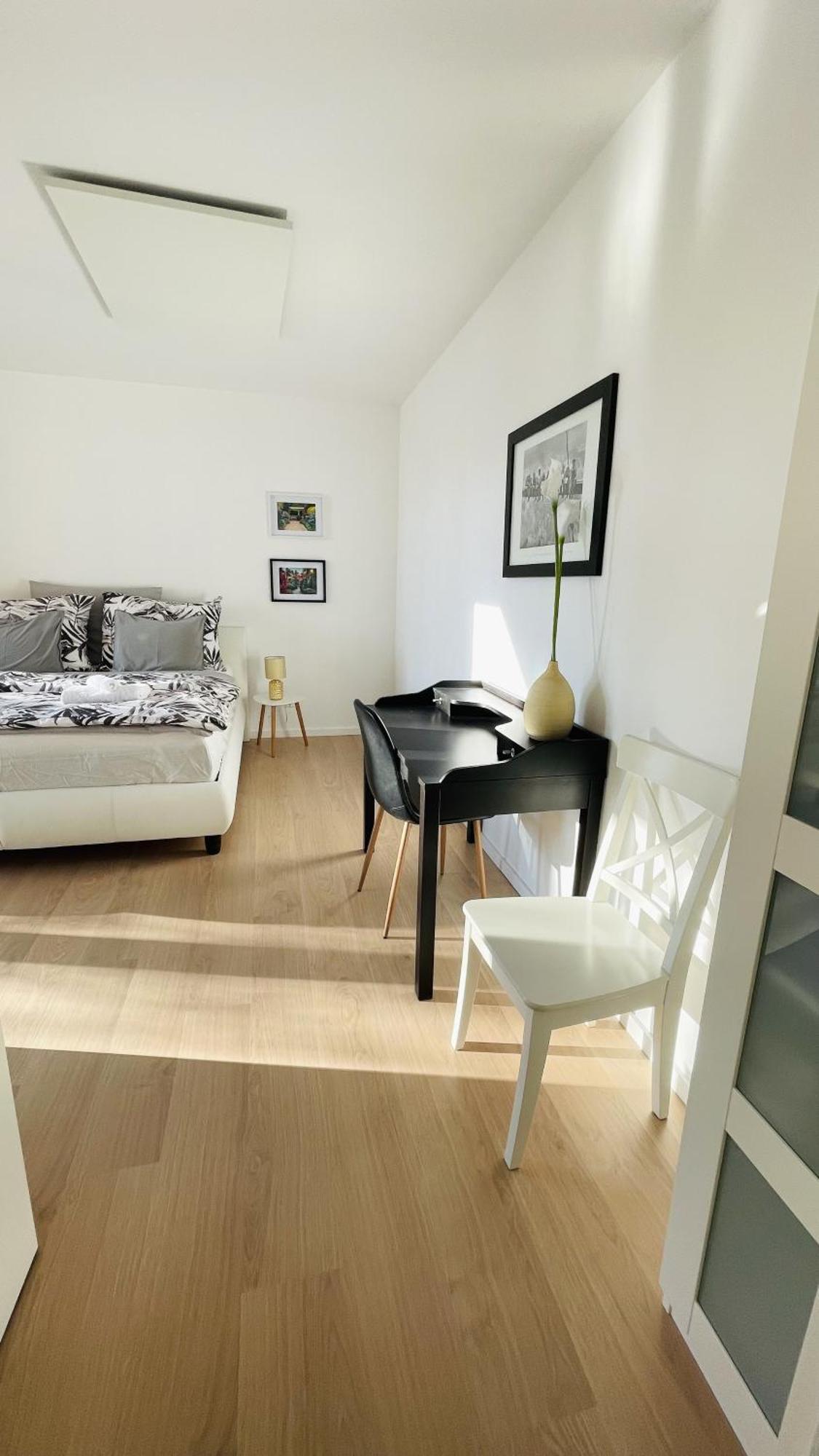 House Flow, 3 Room, Free 2 Parking Bratislava Exteriör bild