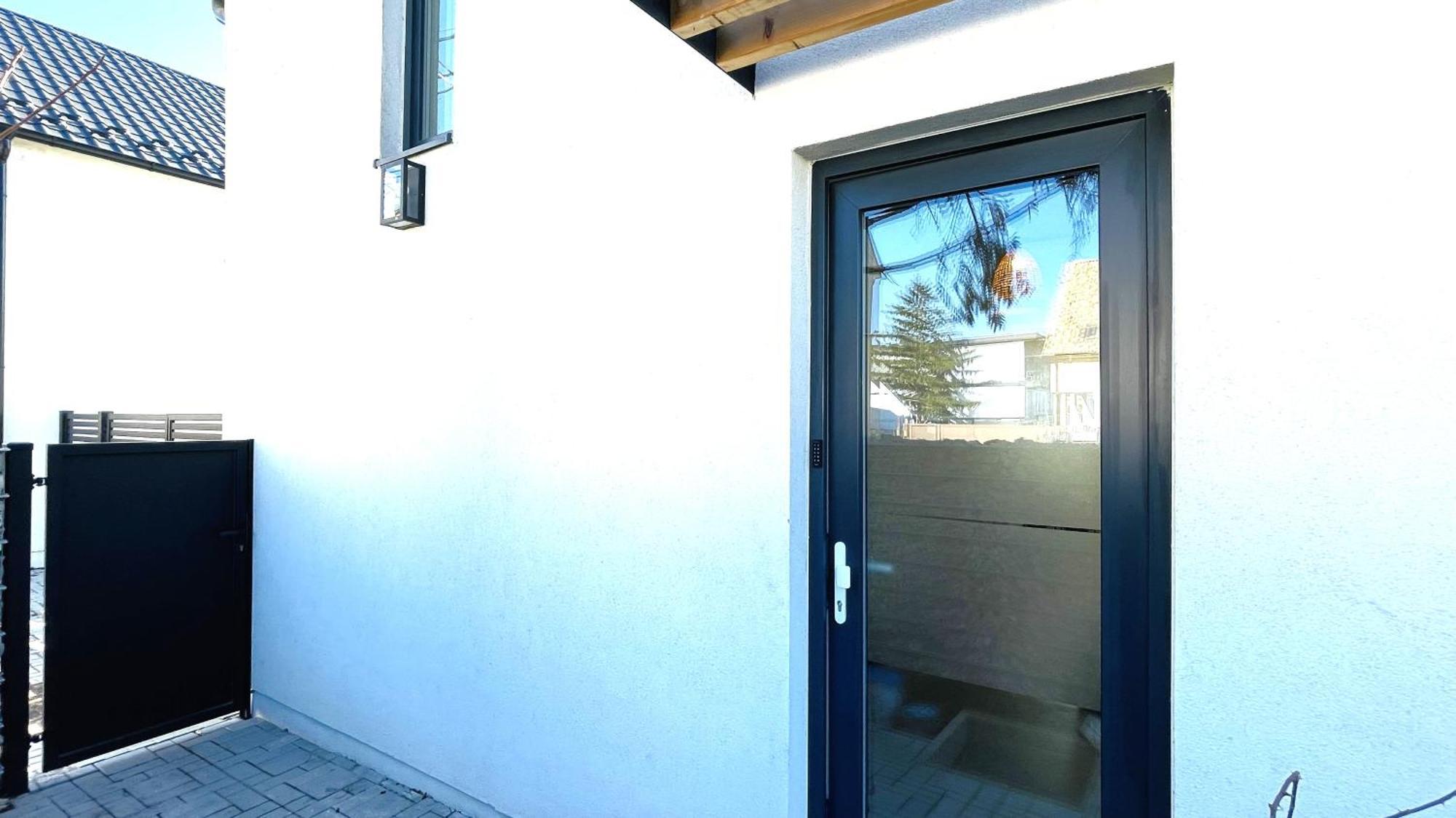 House Flow, 3 Room, Free 2 Parking Bratislava Exteriör bild