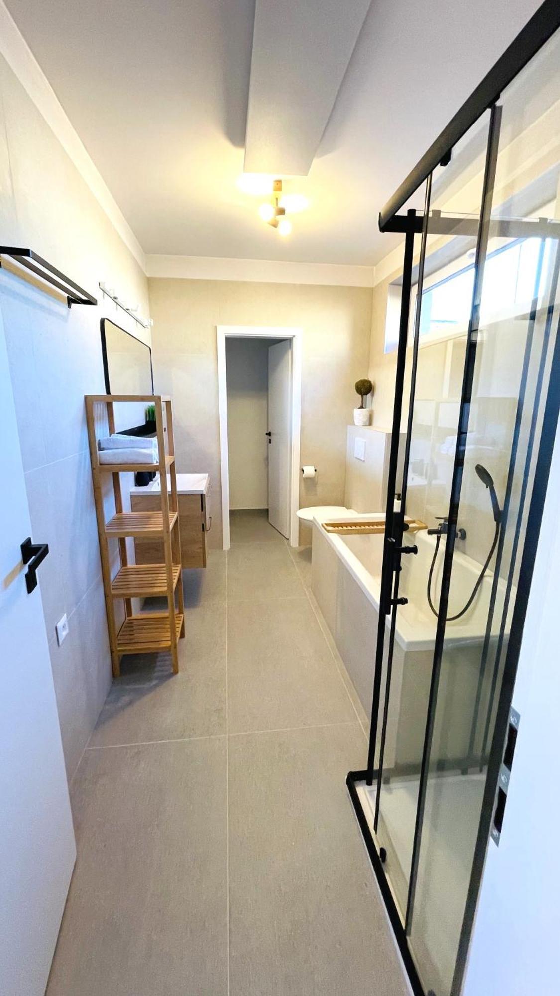 House Flow, 3 Room, Free 2 Parking Bratislava Exteriör bild