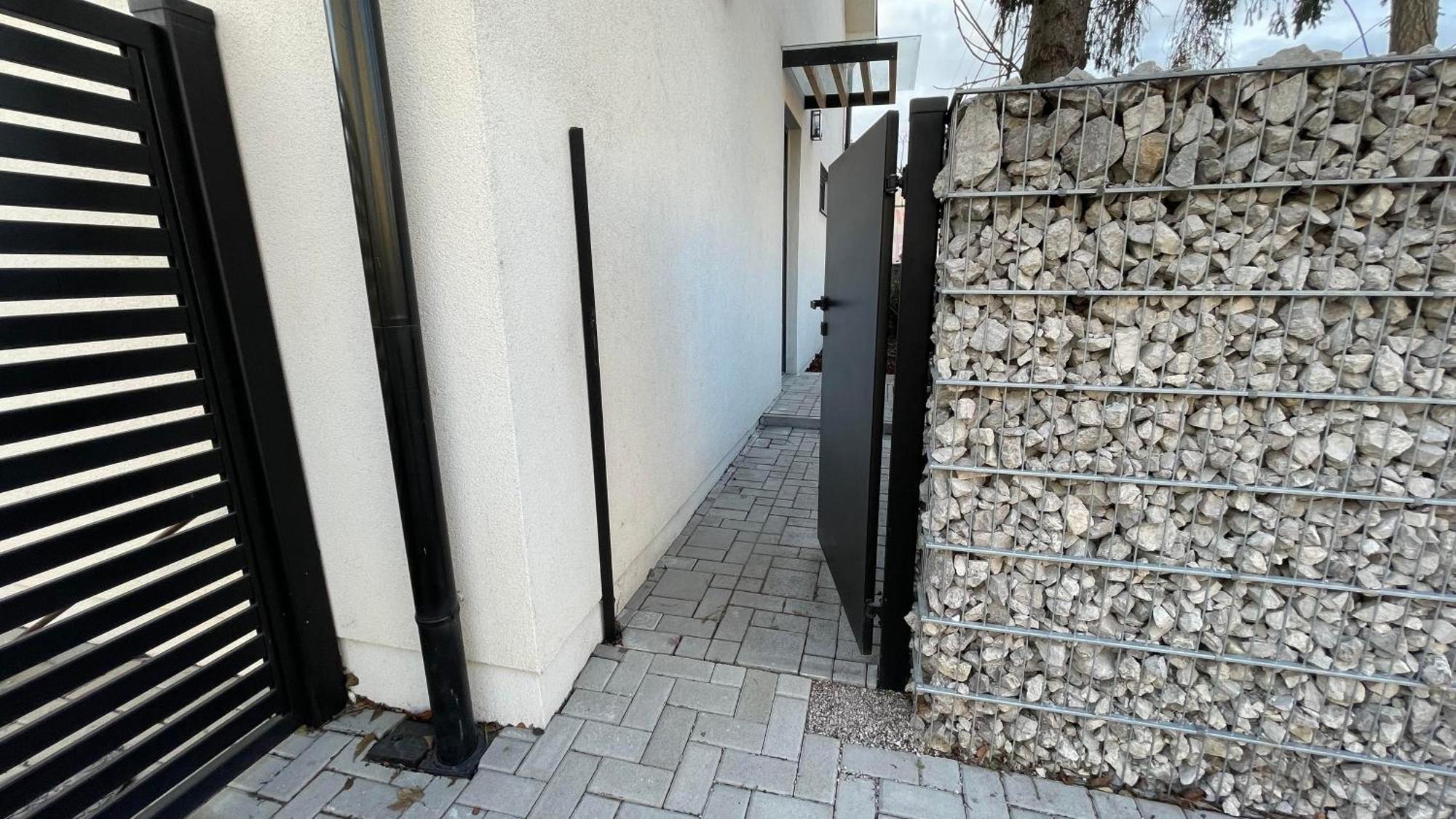 House Flow, 3 Room, Free 2 Parking Bratislava Exteriör bild