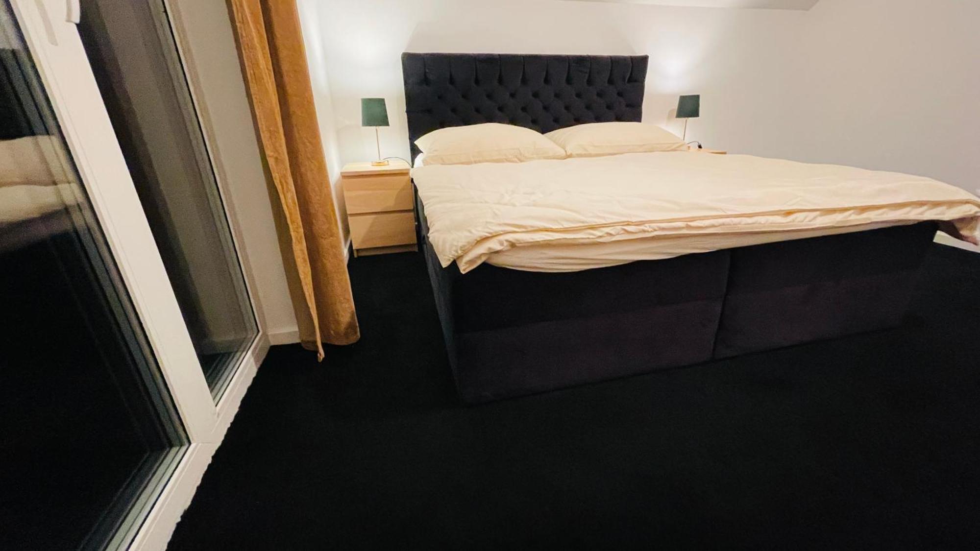 House Flow, 3 Room, Free 2 Parking Bratislava Exteriör bild