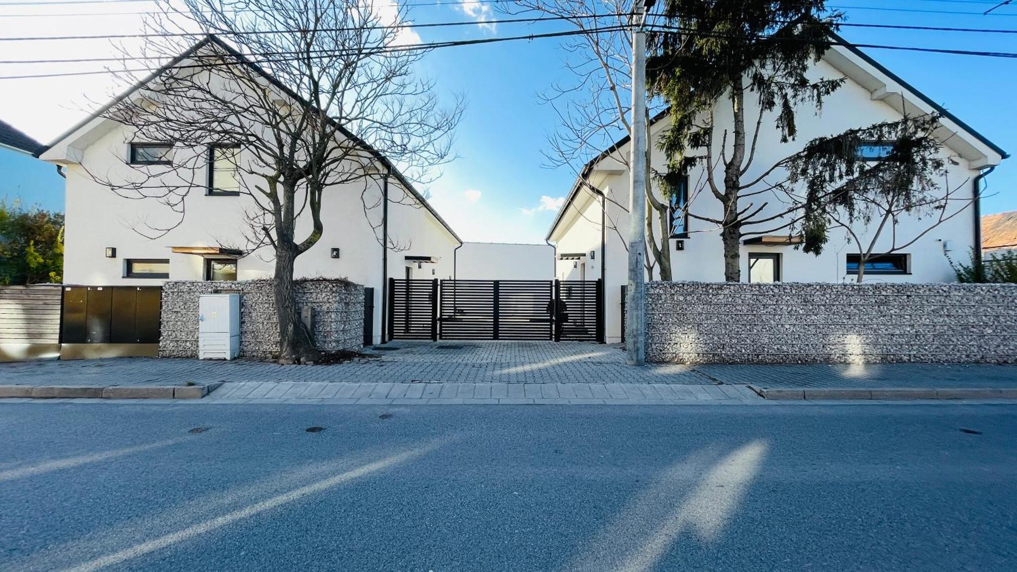 House Flow, 3 Room, Free 2 Parking Bratislava Exteriör bild