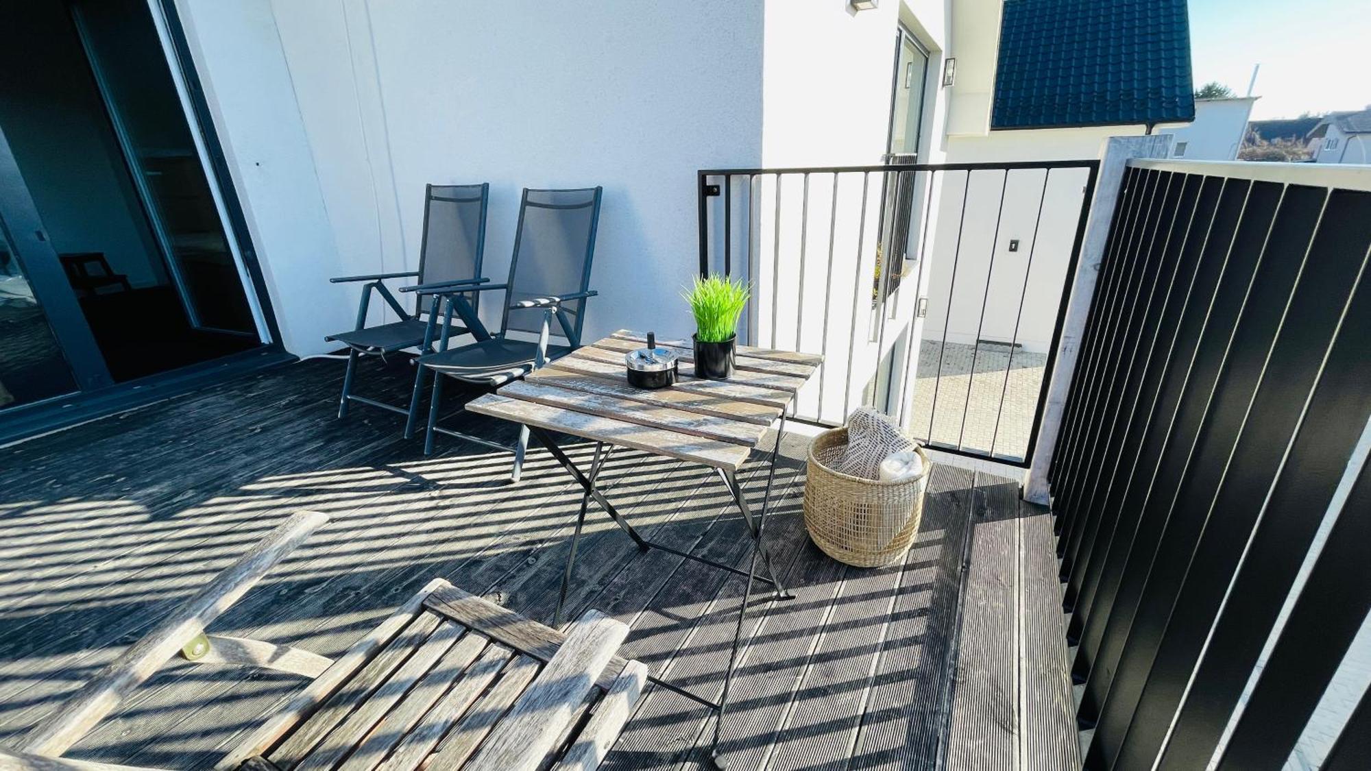 House Flow, 3 Room, Free 2 Parking Bratislava Exteriör bild