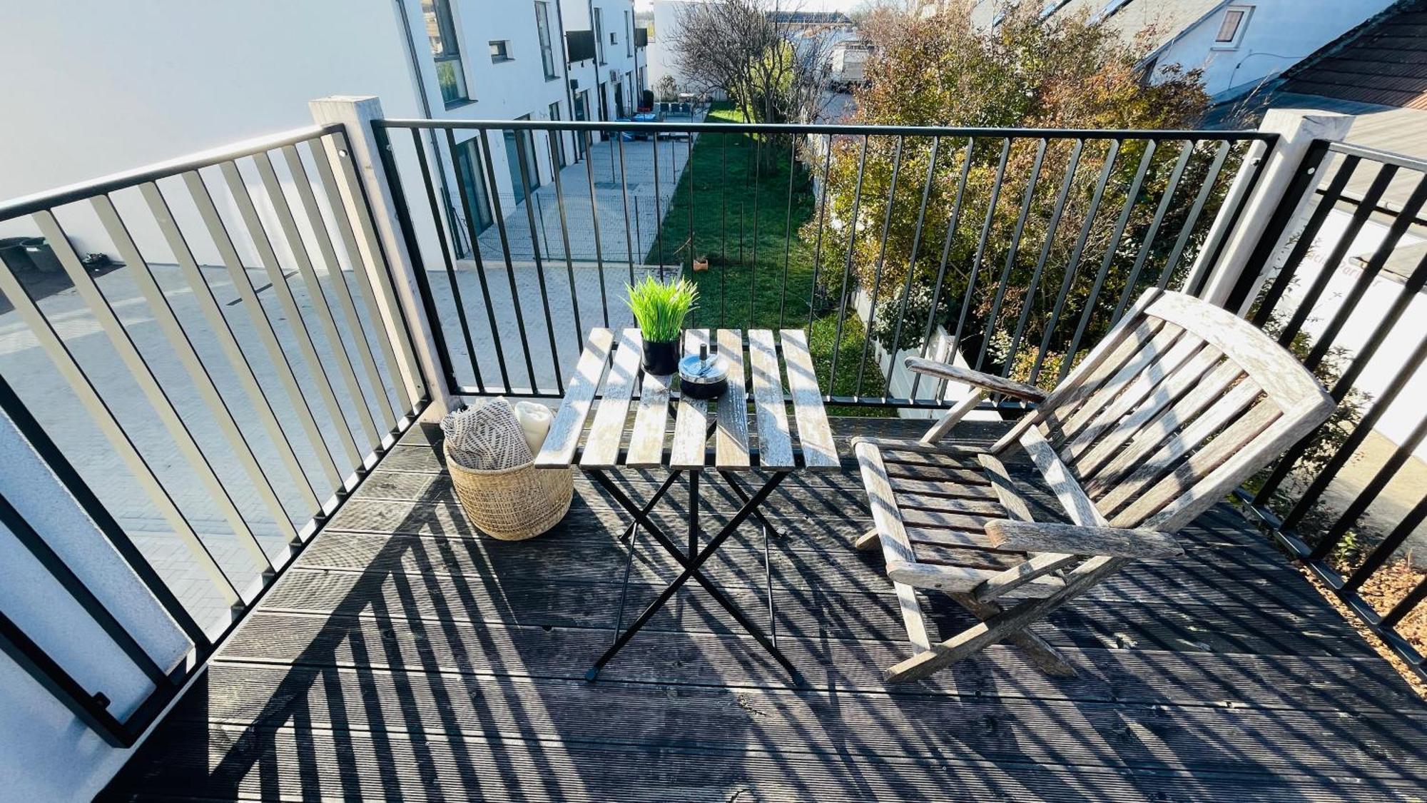 House Flow, 3 Room, Free 2 Parking Bratislava Exteriör bild